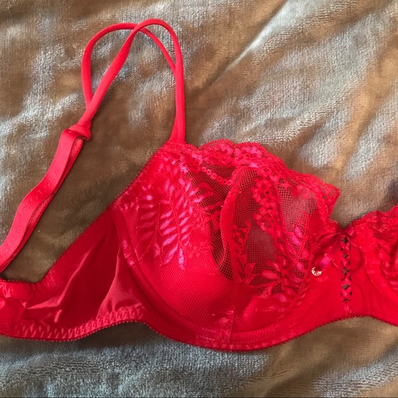 Sexy VS Red Bra 36C - Picture 3 of 5
